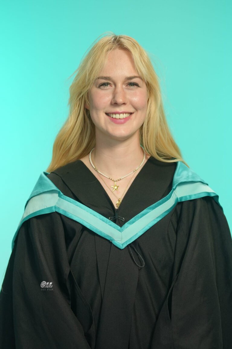 Monash University Master’s Business graduation gown and hood
