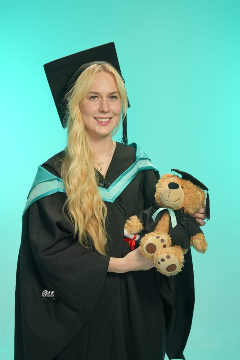 Monash University Master’s Business graduation gown and hood