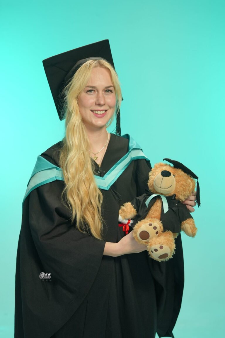 Monash University Master’s Business graduation gown and hood