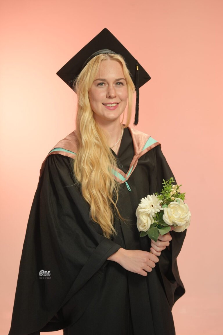 Monash University Master’s Engineering graduation gown and hood