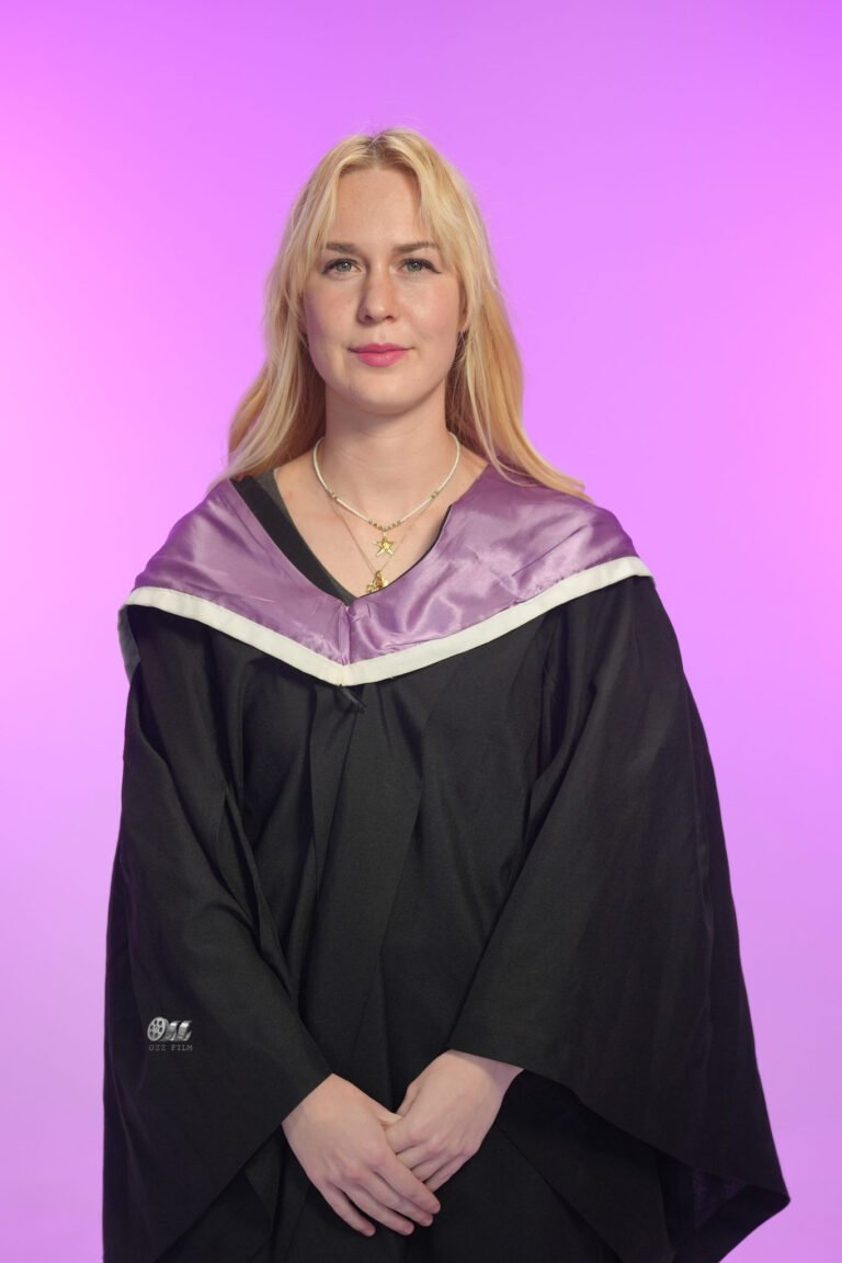 RMIT University Bachelor’s Business graduation gown and hood