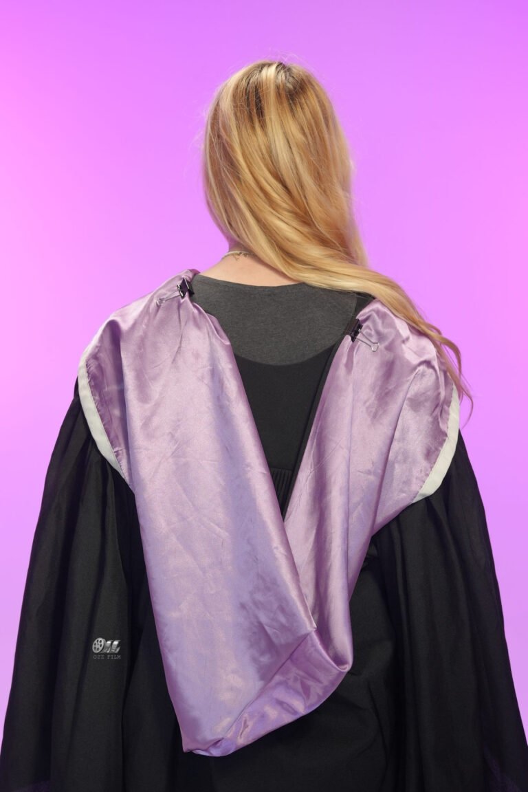 RMIT University Bachelor’s Business graduation gown and hood