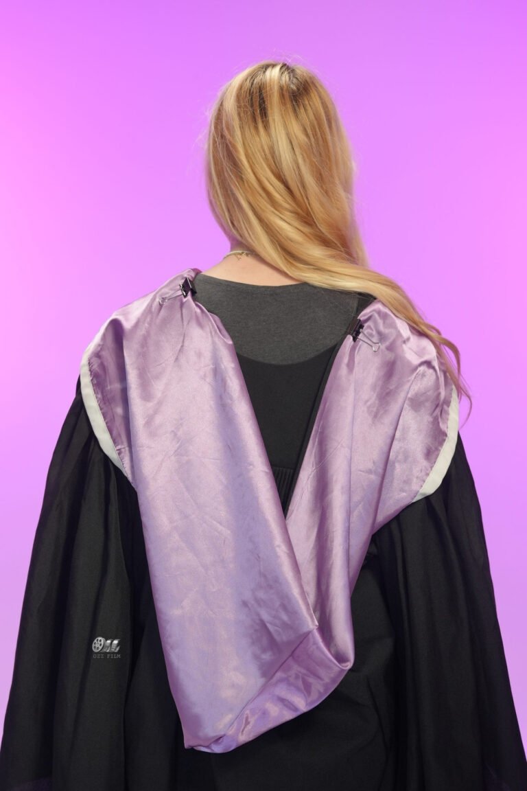 RMIT University Bachelor’s Business graduation gown and hood
