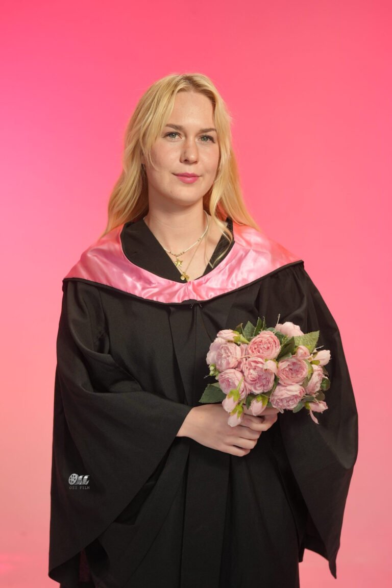 RMIT University Master’s Applied Science graduation gown and hood