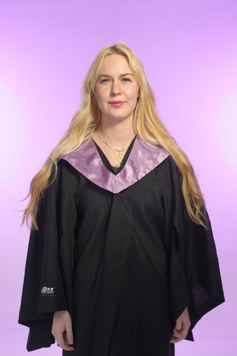 RMIT University Master’s Business graduation gown and hood