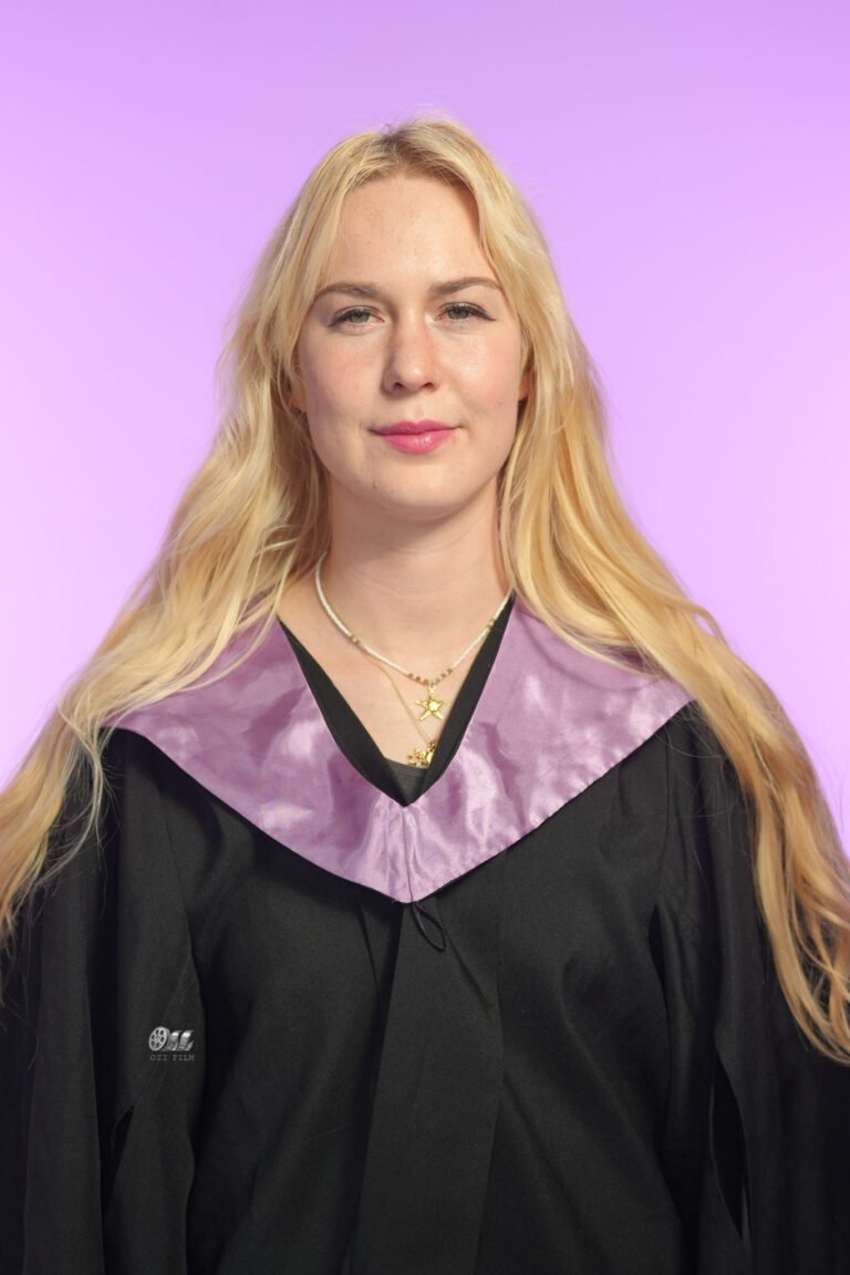 RMIT University Master’s Business graduation gown and hood