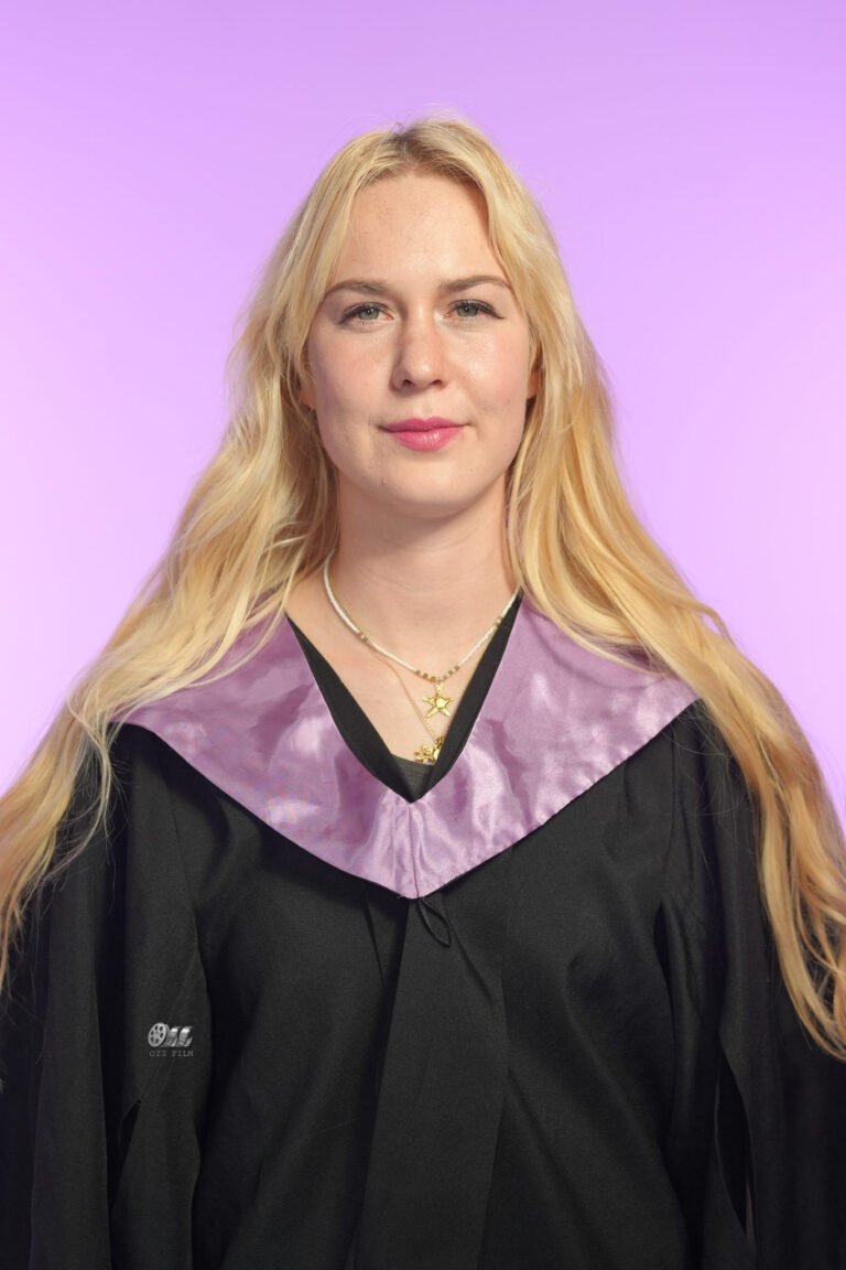 RMIT University Master’s Business graduation gown and hood