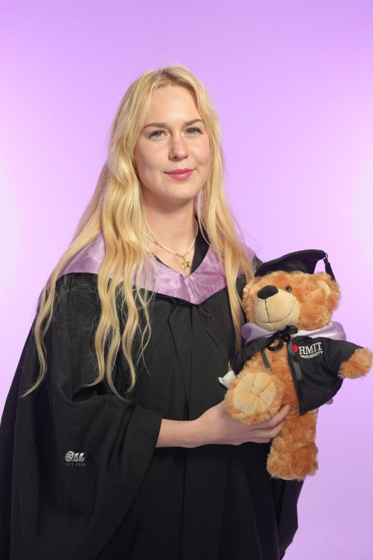 RMIT University Master’s Business graduation gown and hood