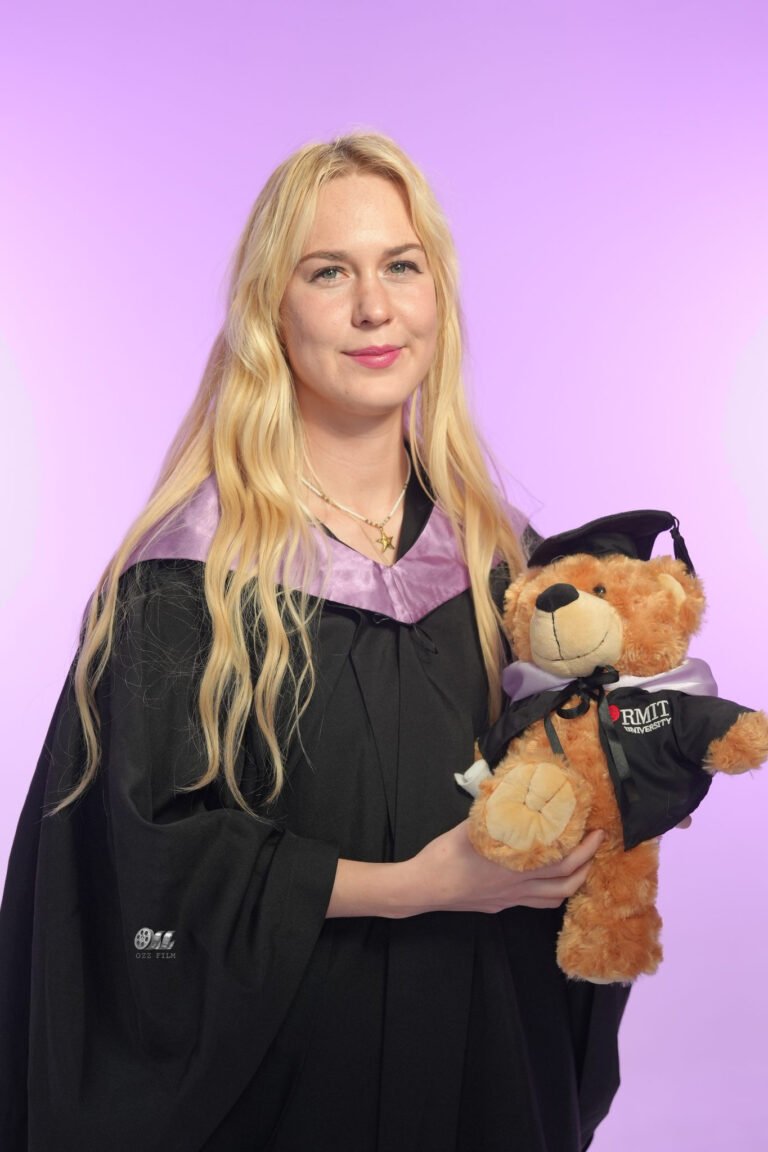 RMIT University Master’s Business graduation gown and hood