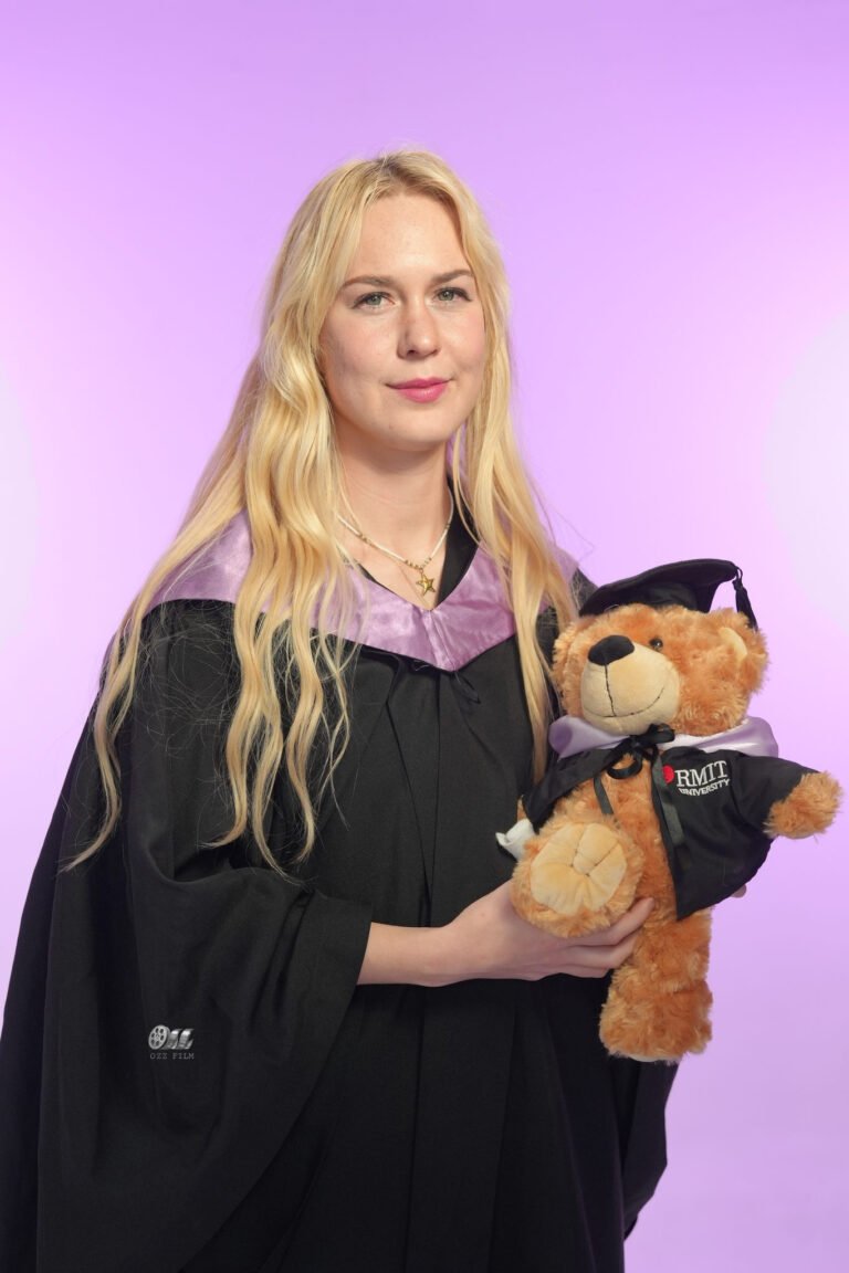 RMIT University Master’s Business graduation gown and hood