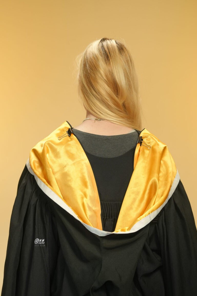 The University of Melbourne Bachelor’s Engineering IT graduation gown and hood