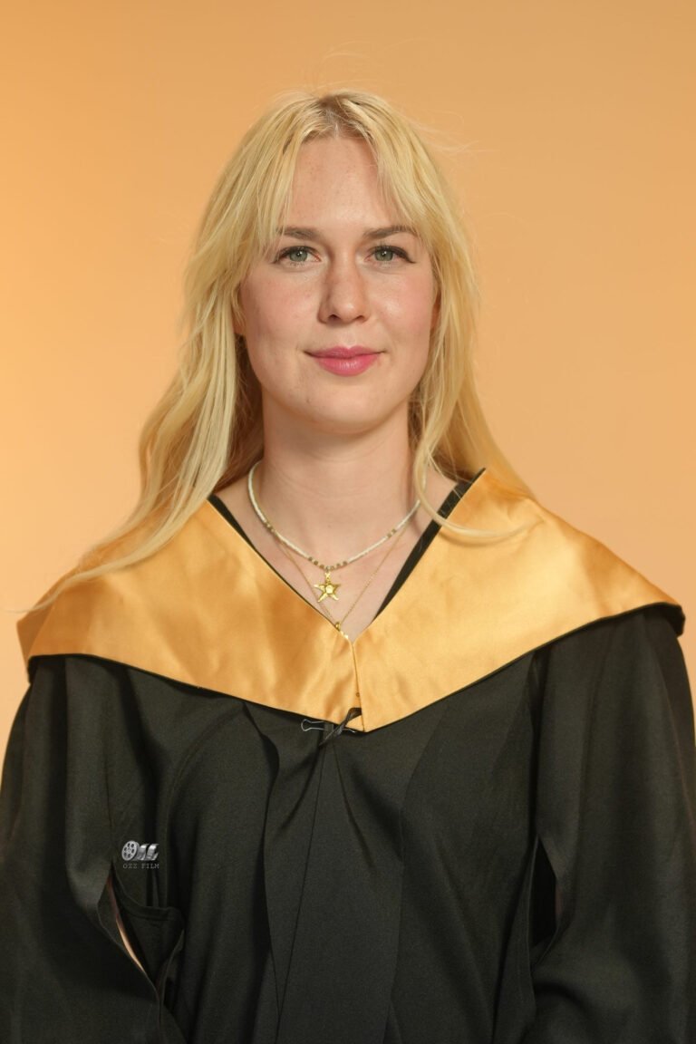 The University of Melbourne Master’s Agriculture graduation gown and hood