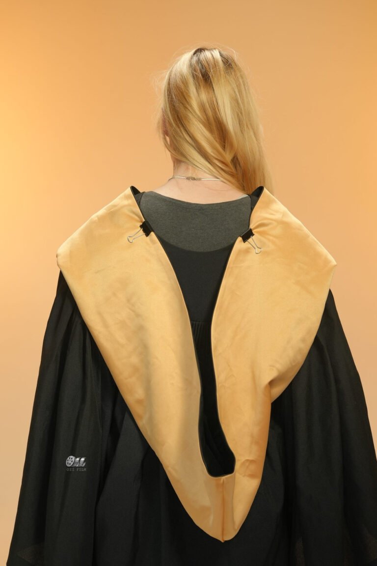The University of Melbourne Master’s Agriculture graduation gown and hood