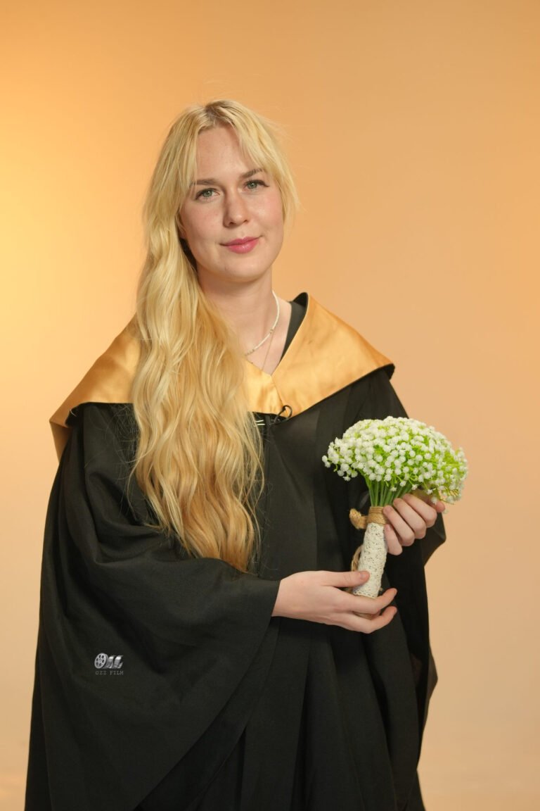 The University of Melbourne Master’s Agriculture graduation gown and hood