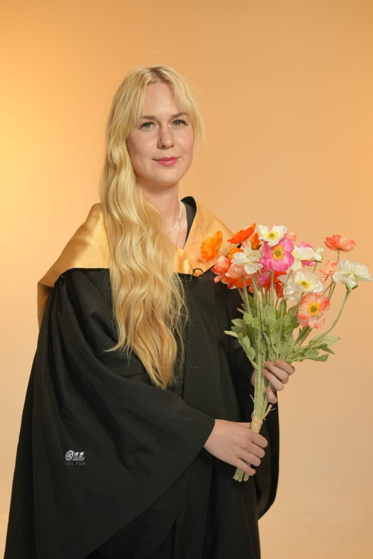 The University of Melbourne Master’s Agriculture graduation gown and hood