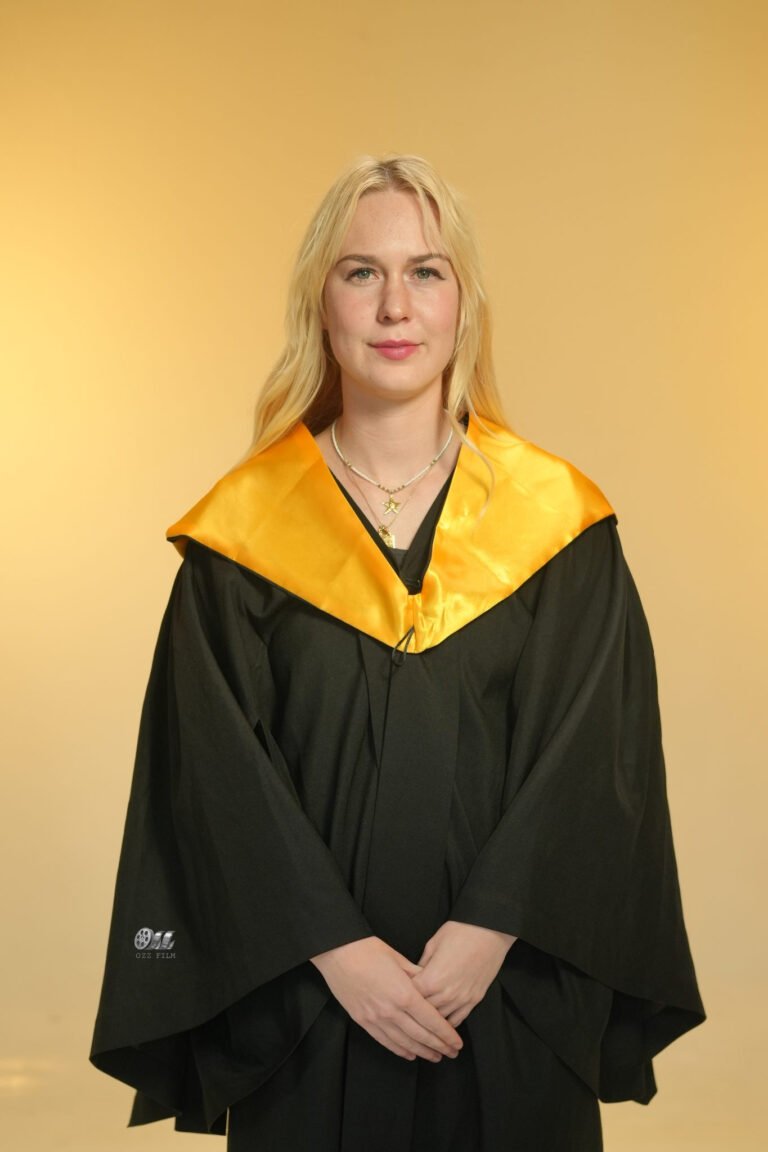 The University of Melbourne Master’s Engineering IT graduation gown and hood