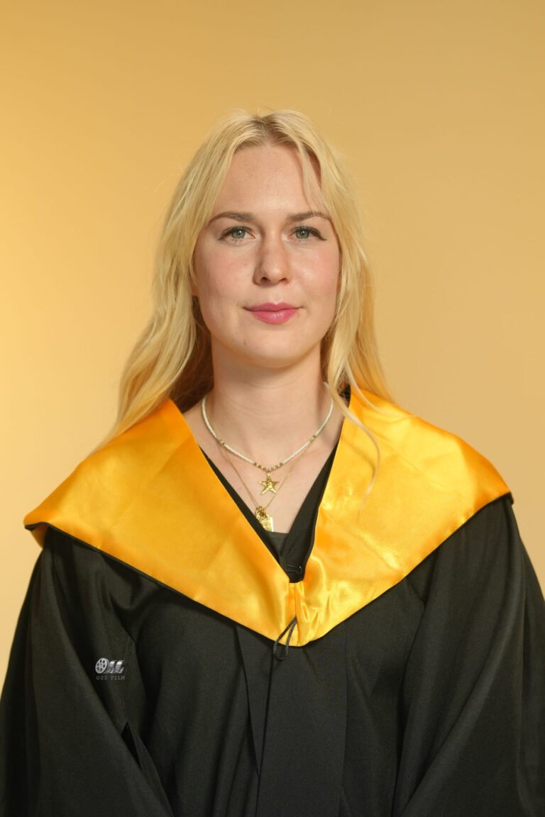 The University of Melbourne Master’s Engineering IT graduation gown and hood