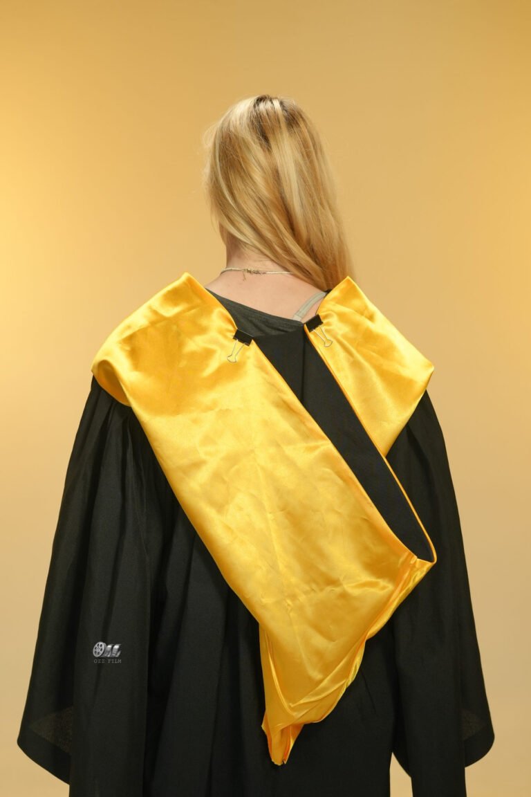 The University of Melbourne Master’s Engineering IT graduation gown and hood