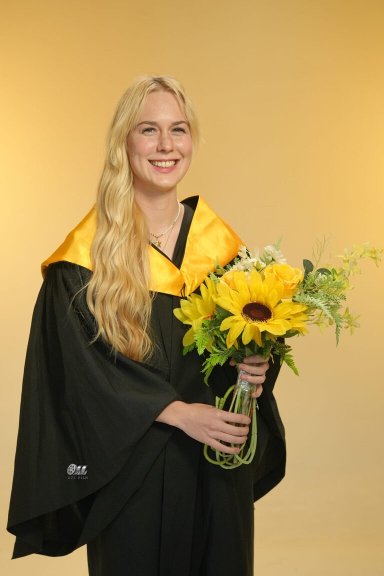 The University of Melbourne Master’s Engineering IT graduation gown and hood
