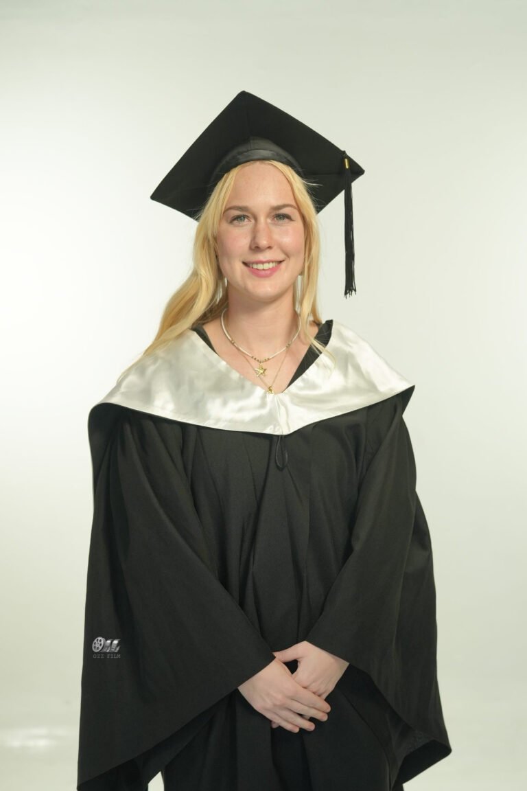 The University of Melbourne Master’s Law graduation gown and hood