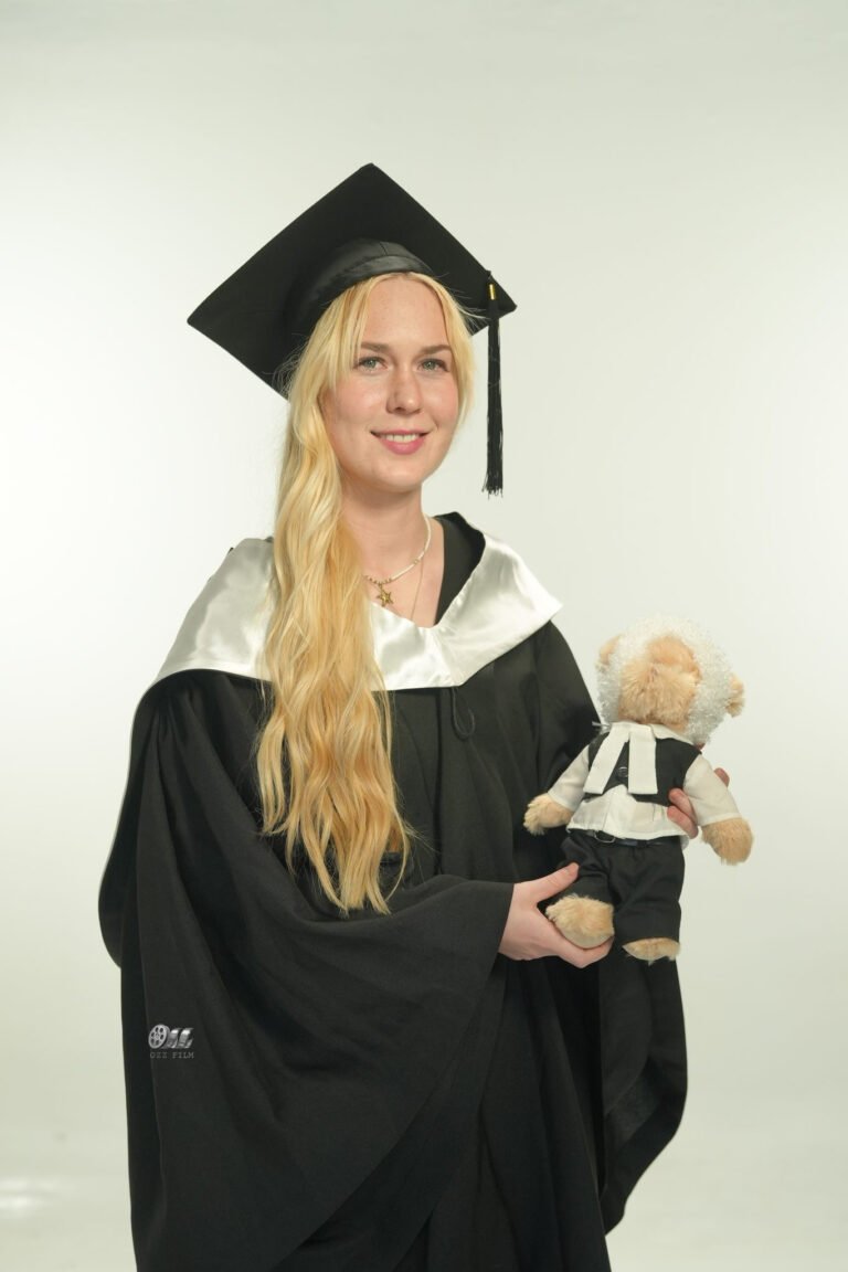 The University of Melbourne Master’s Law graduation gown and hood