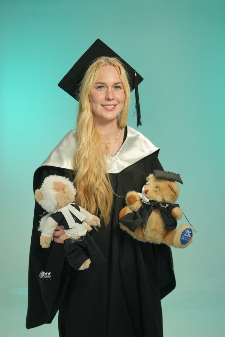 The University of Melbourne Master’s Law graduation gown and hood