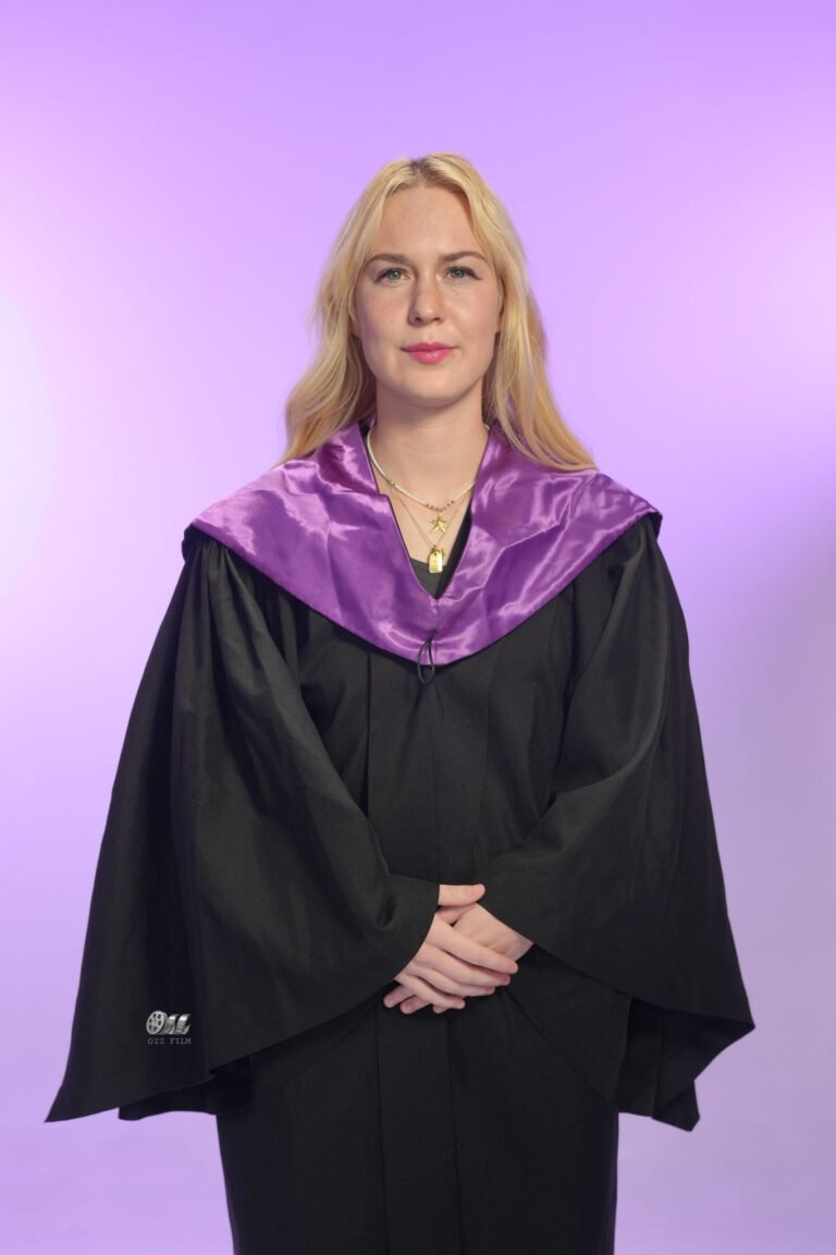 The University of Melbourne Master’s Population Global Health graduation gown and hood