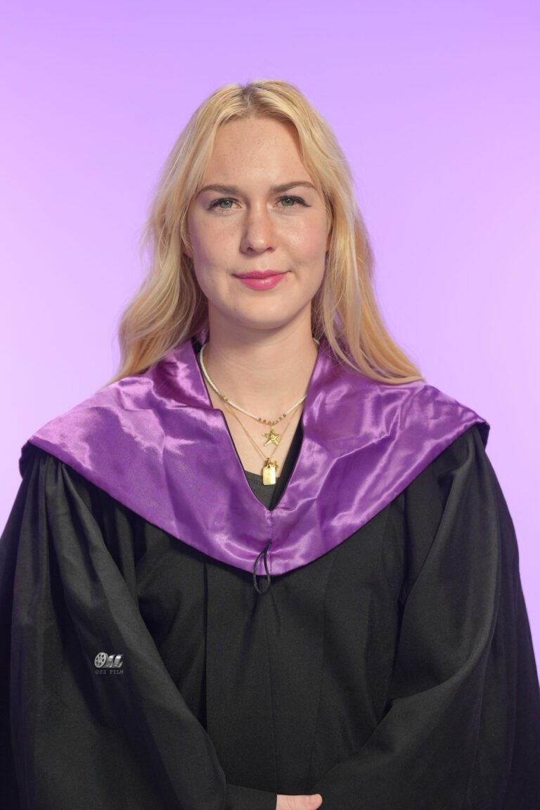 The University of Melbourne Master’s Population Global Health graduation gown and hood
