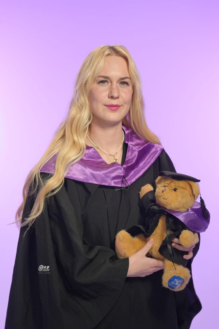 The University of Melbourne Master’s Population Global Health graduation gown and hood