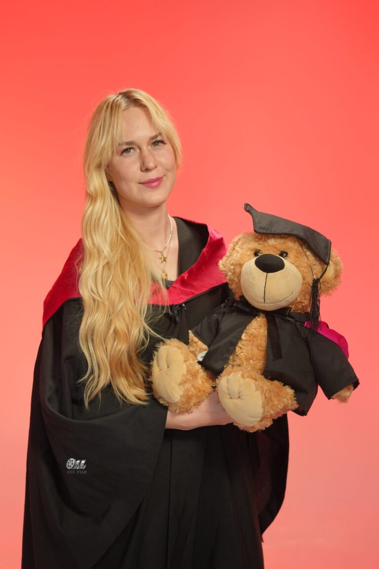 The University of Melbourne Master’s Veterinary Science graduation gown and hood