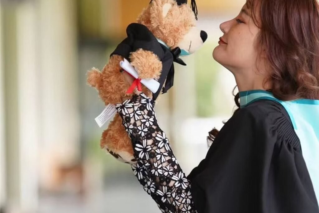Graduation gown hire, step by step