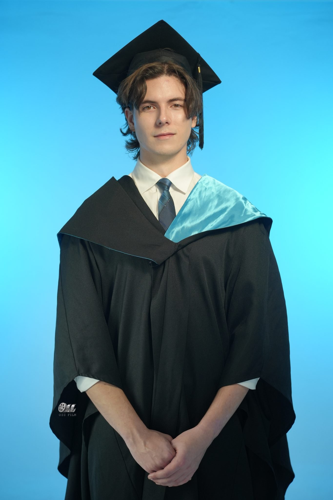 Deakin University Bachelor’s Health Sciences graduation gown and hood