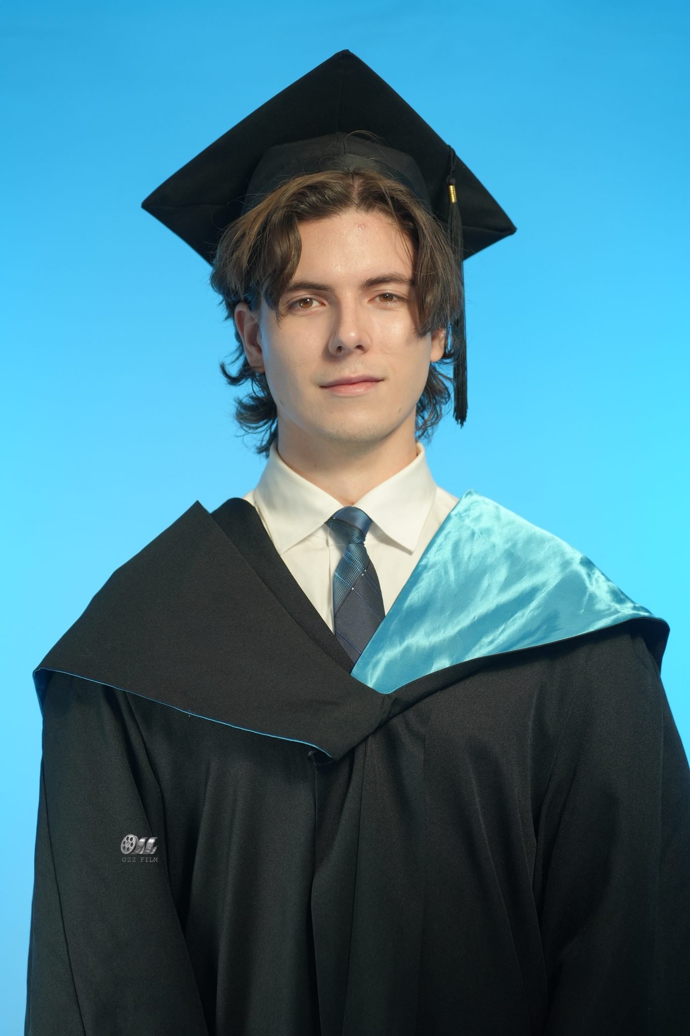 Deakin University Bachelor’s Health Sciences graduation gown and hood