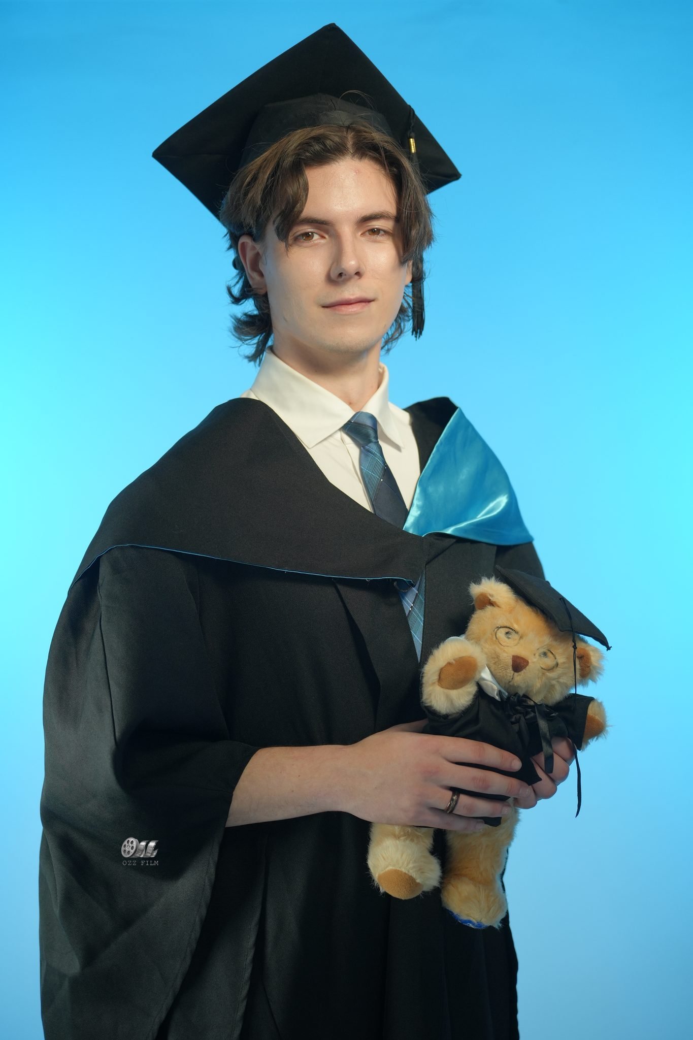 Deakin University Bachelor’s Health Sciences graduation gown and hood
