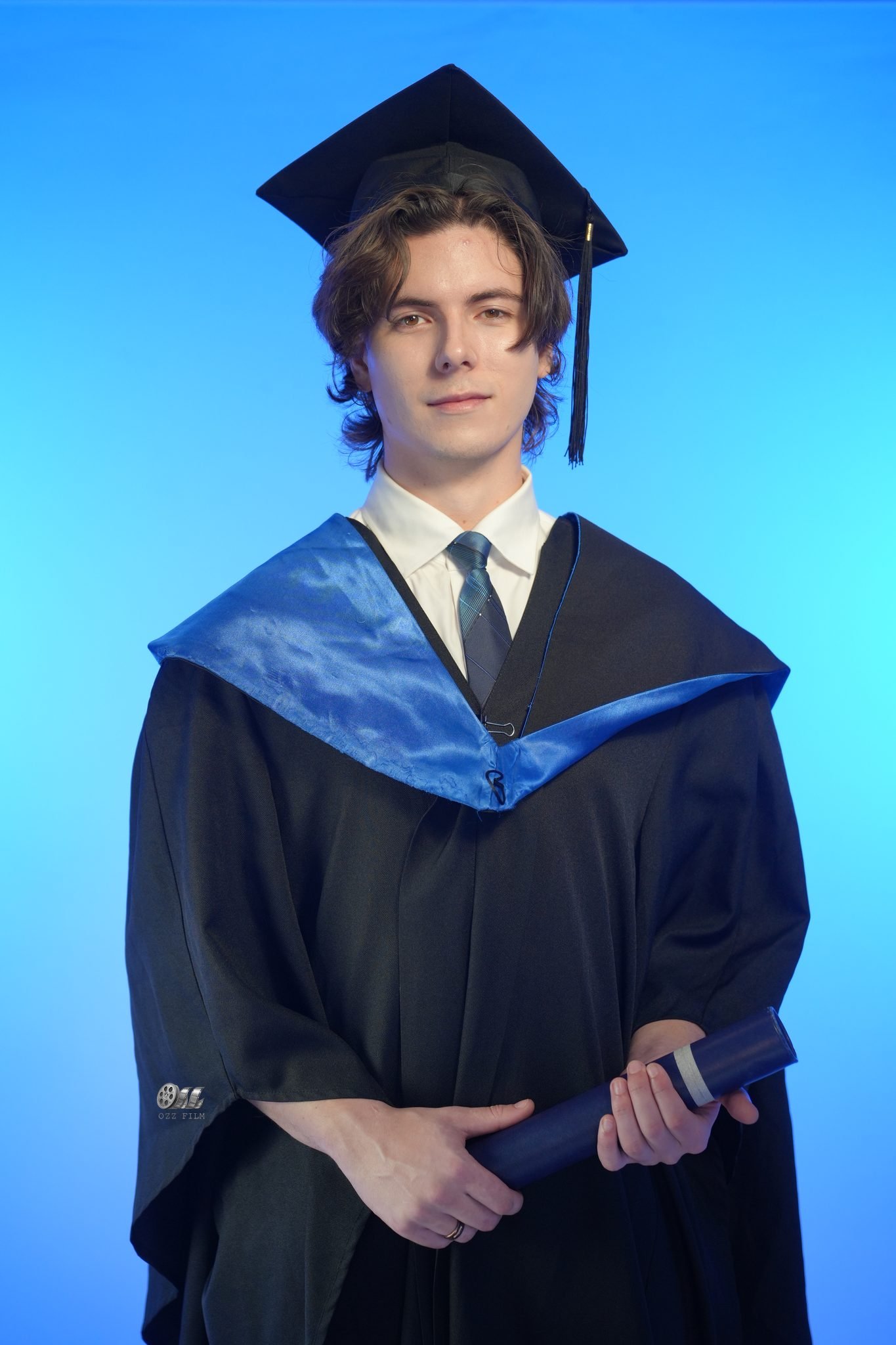 Deakin University Bachelor’s Science graduation gown and hood