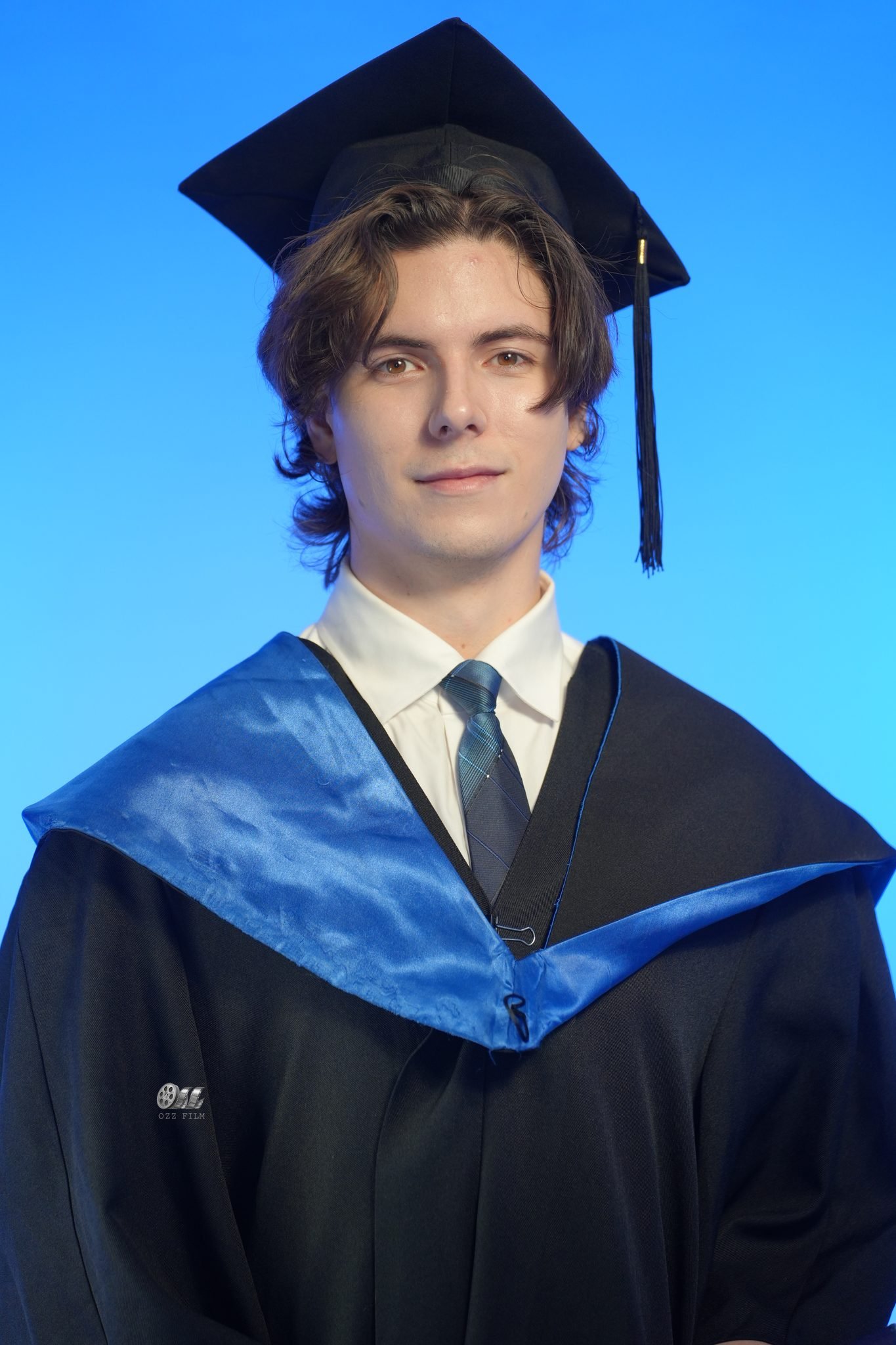 Deakin University Bachelor’s Science graduation gown and hood