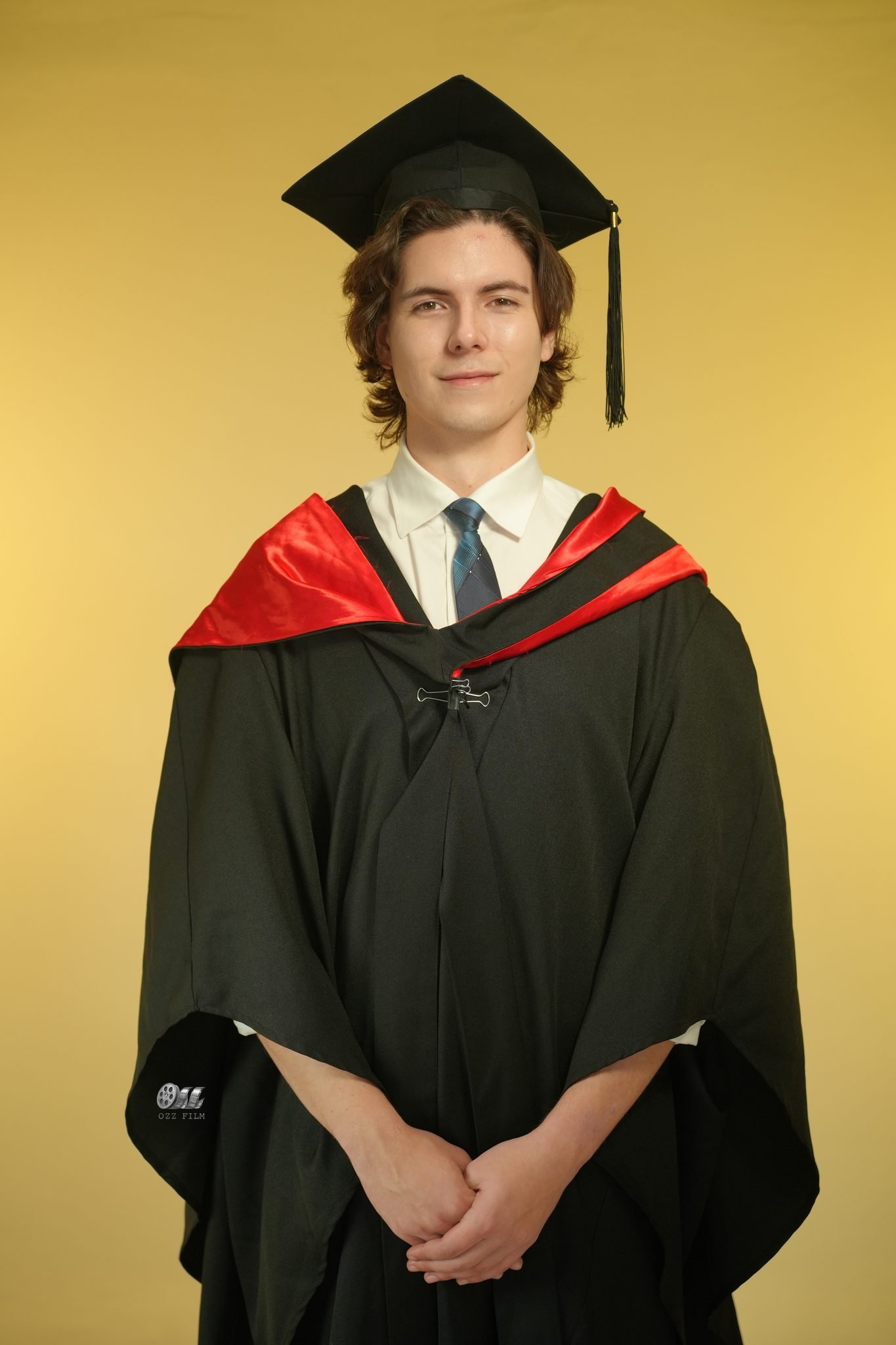 La Trobe University Bachelor’s Health Sciences graduation gown and hood