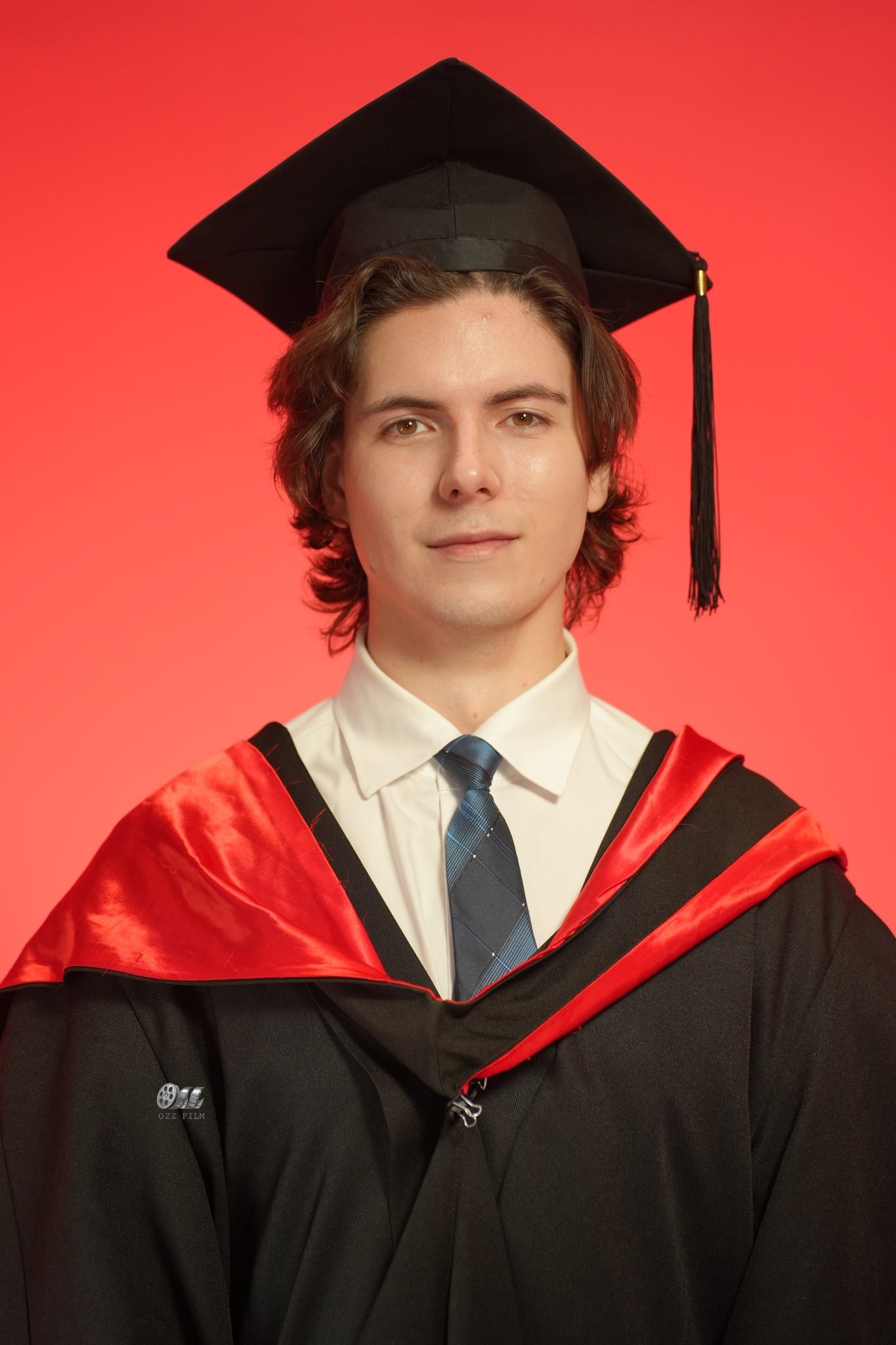La Trobe University Bachelor’s Health Sciences graduation gown and hood