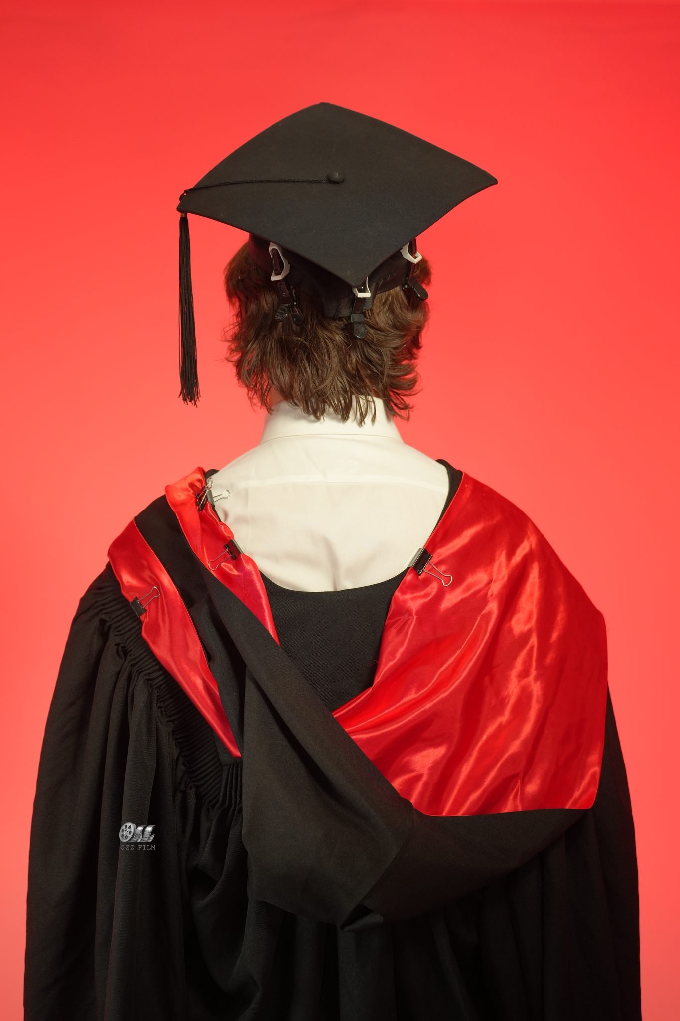 La Trobe University Bachelor’s Health Sciences graduation gown and hood