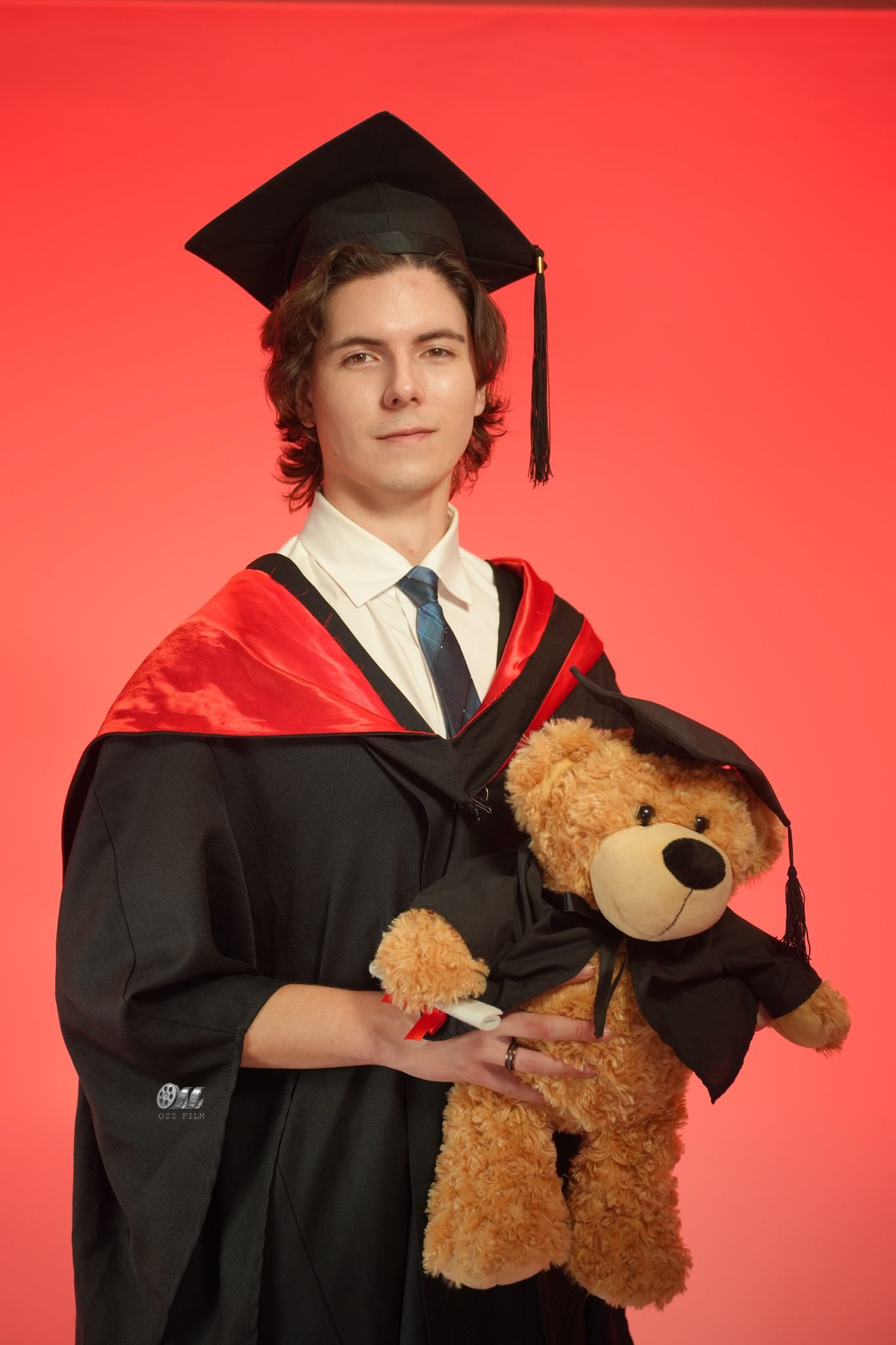 La Trobe University Bachelor’s Health Sciences graduation gown and hood