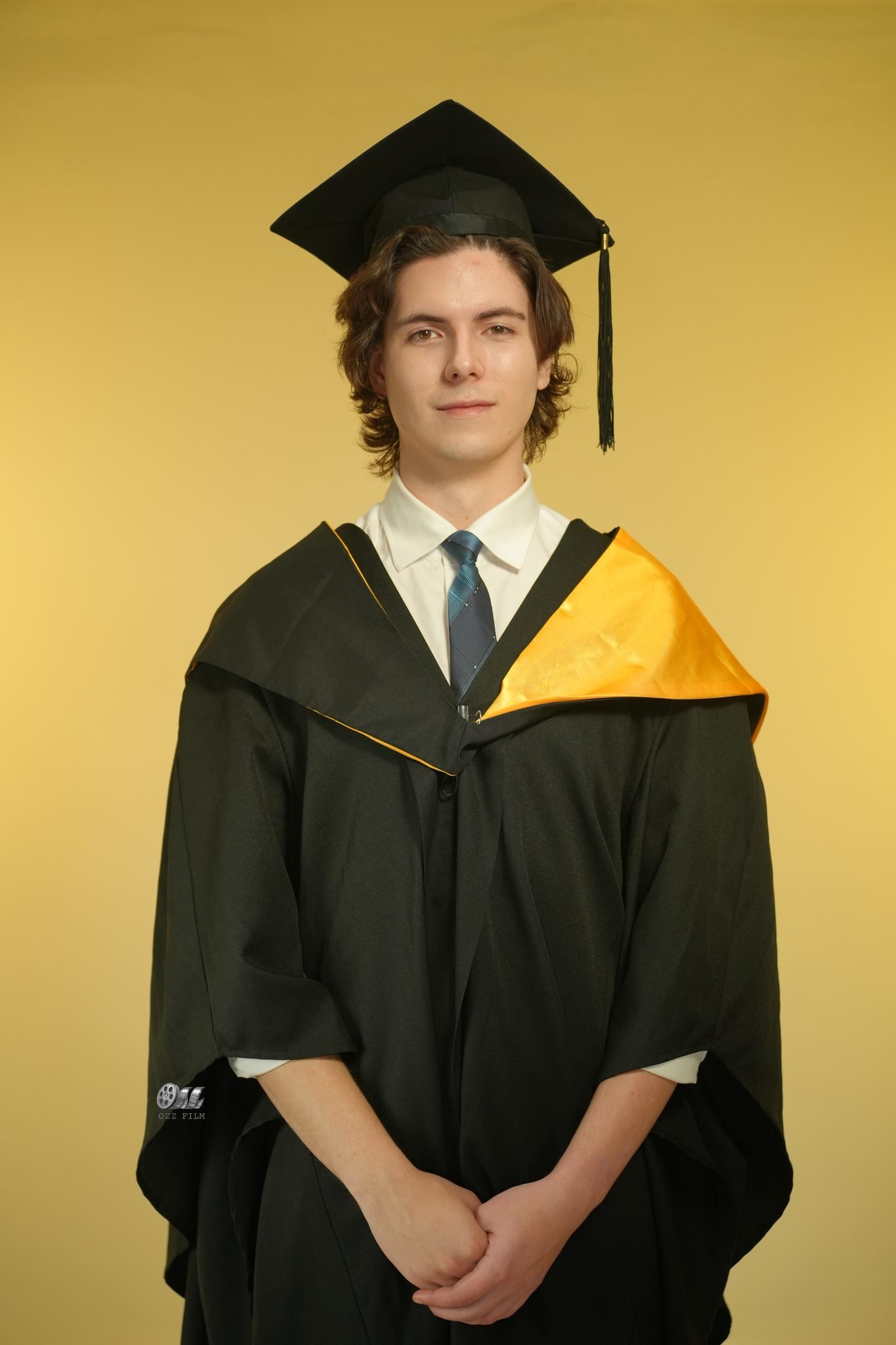 La Trobe University Bachelor’s Science & Technology graduation gown and hood