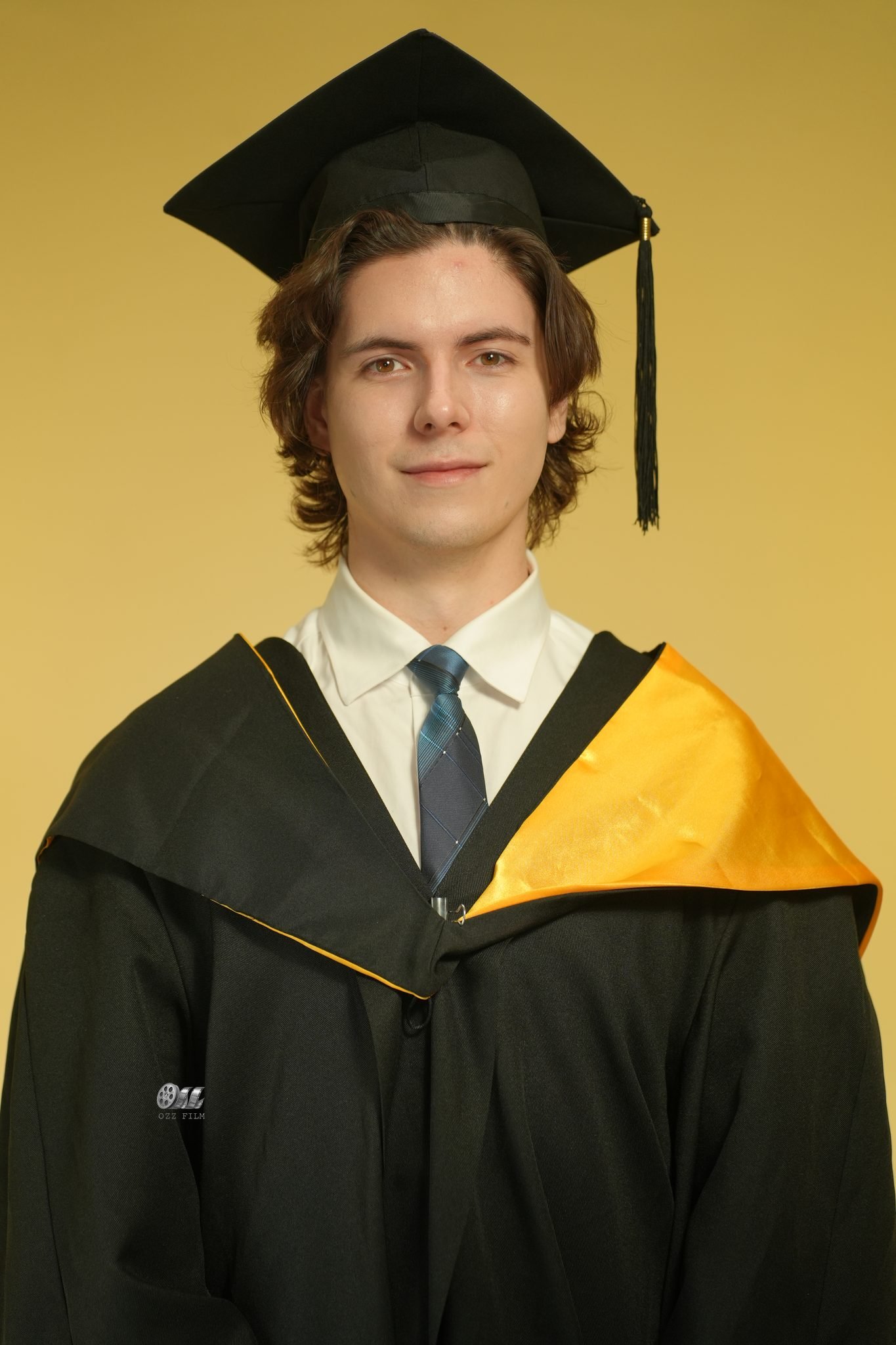 La Trobe University Bachelor’s Science & Technology graduation gown and hood