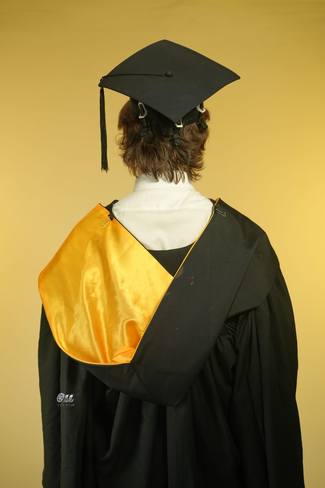 La Trobe University Bachelor’s Science & Technology graduation gown and hood