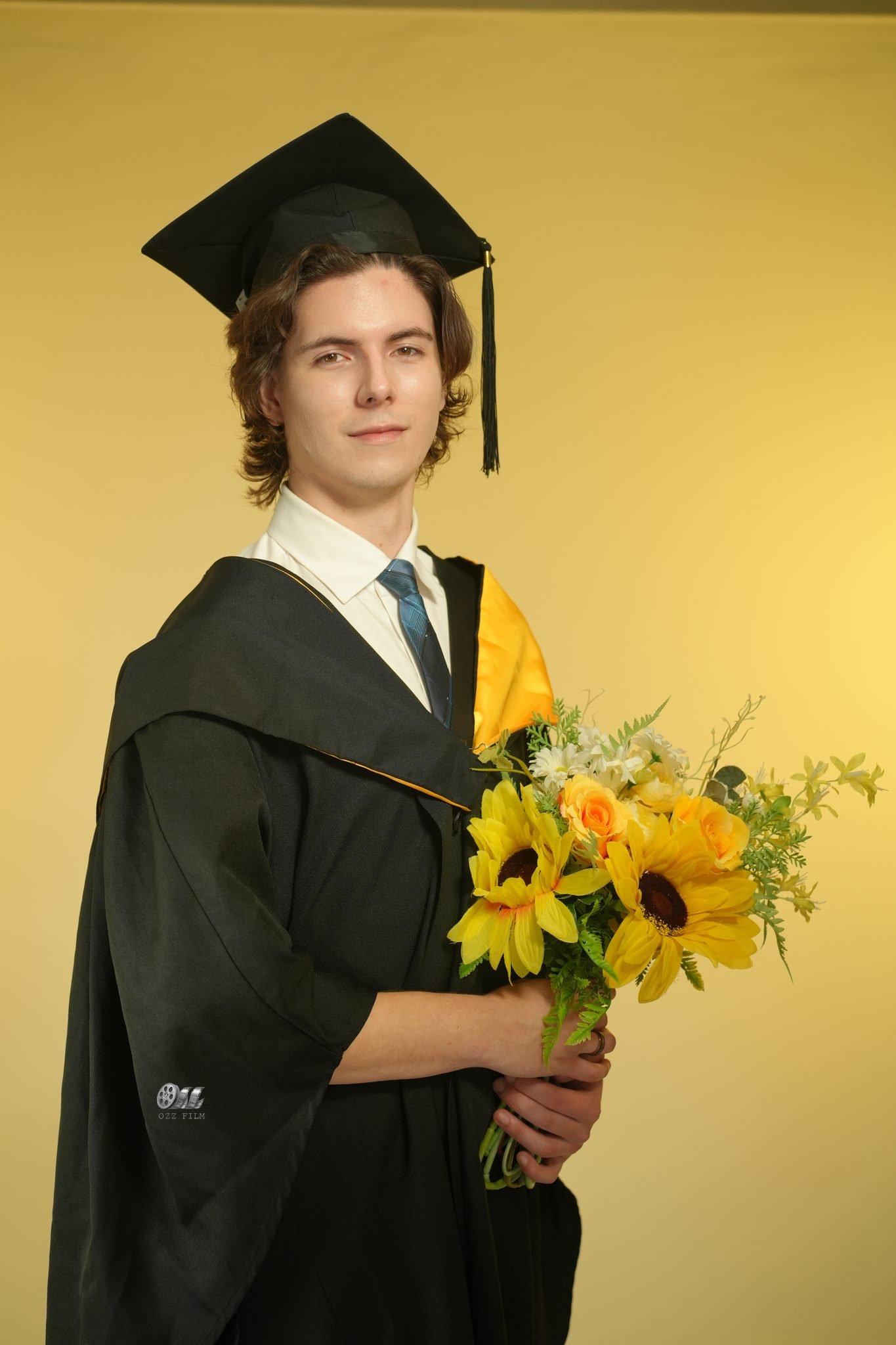 La Trobe University Bachelor’s Science & Technology graduation gown and hood