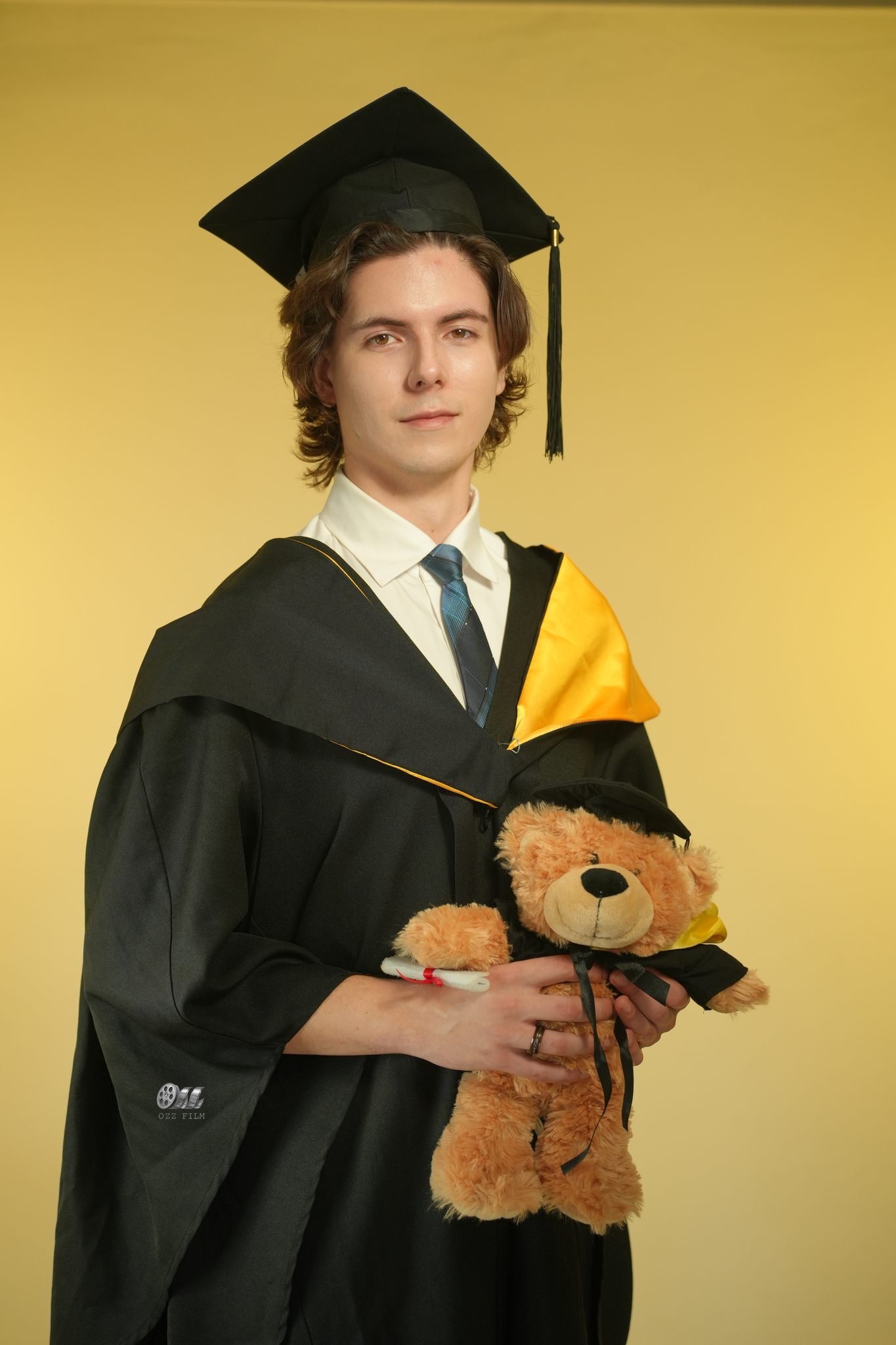 La Trobe University Bachelor’s Science & Technology graduation gown and hood