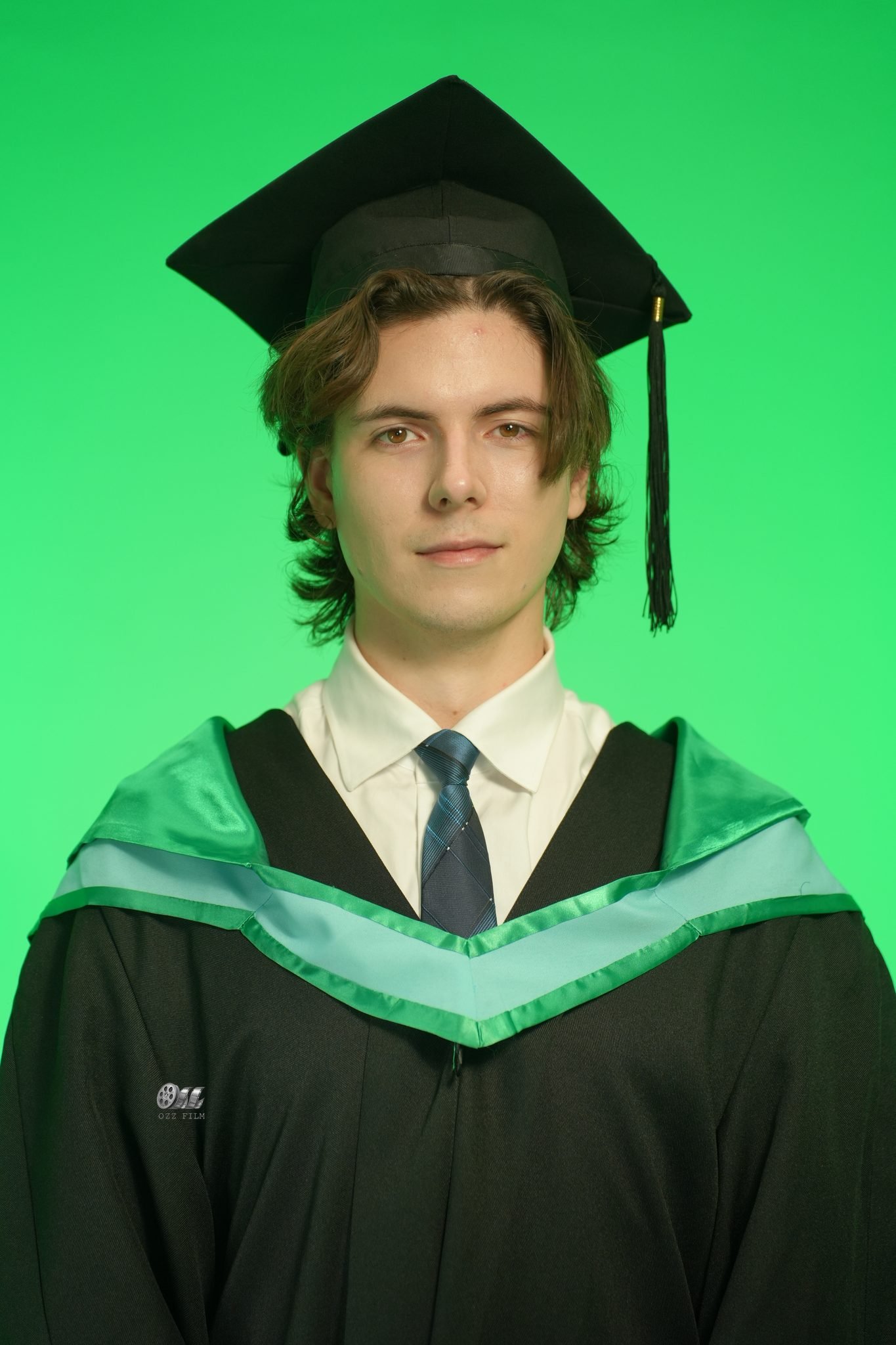 Monash University Master’s Business & Economics graduation gown and hood