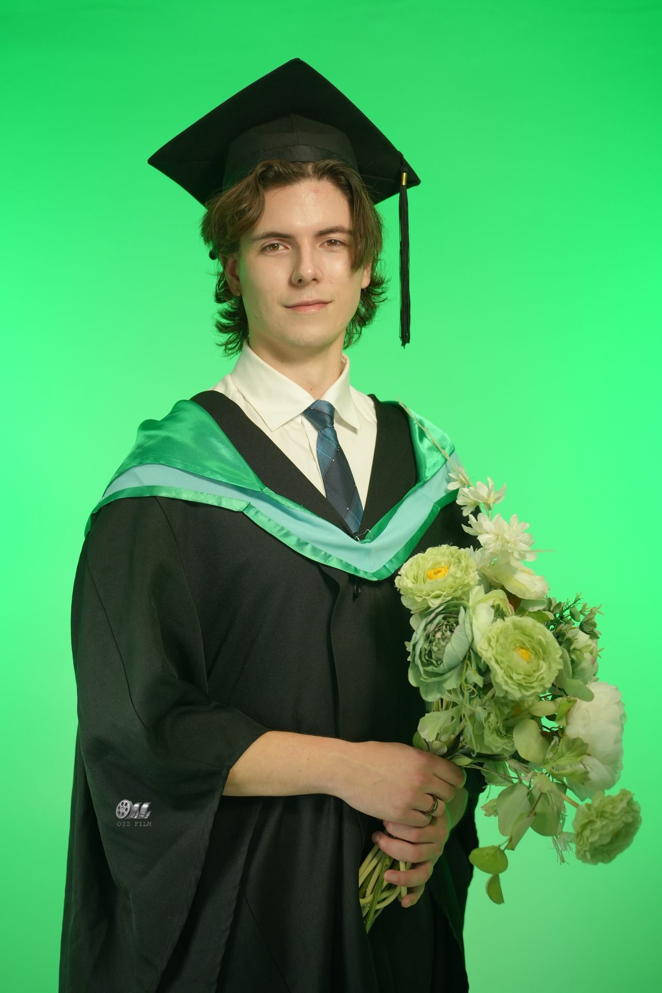 Monash University Master’s Business & Economics graduation gown and hood
