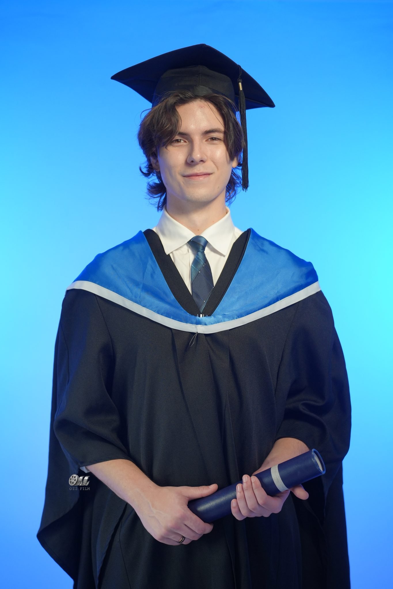 The University of Melbourne Bachelor’s Arts graduation gown and hood