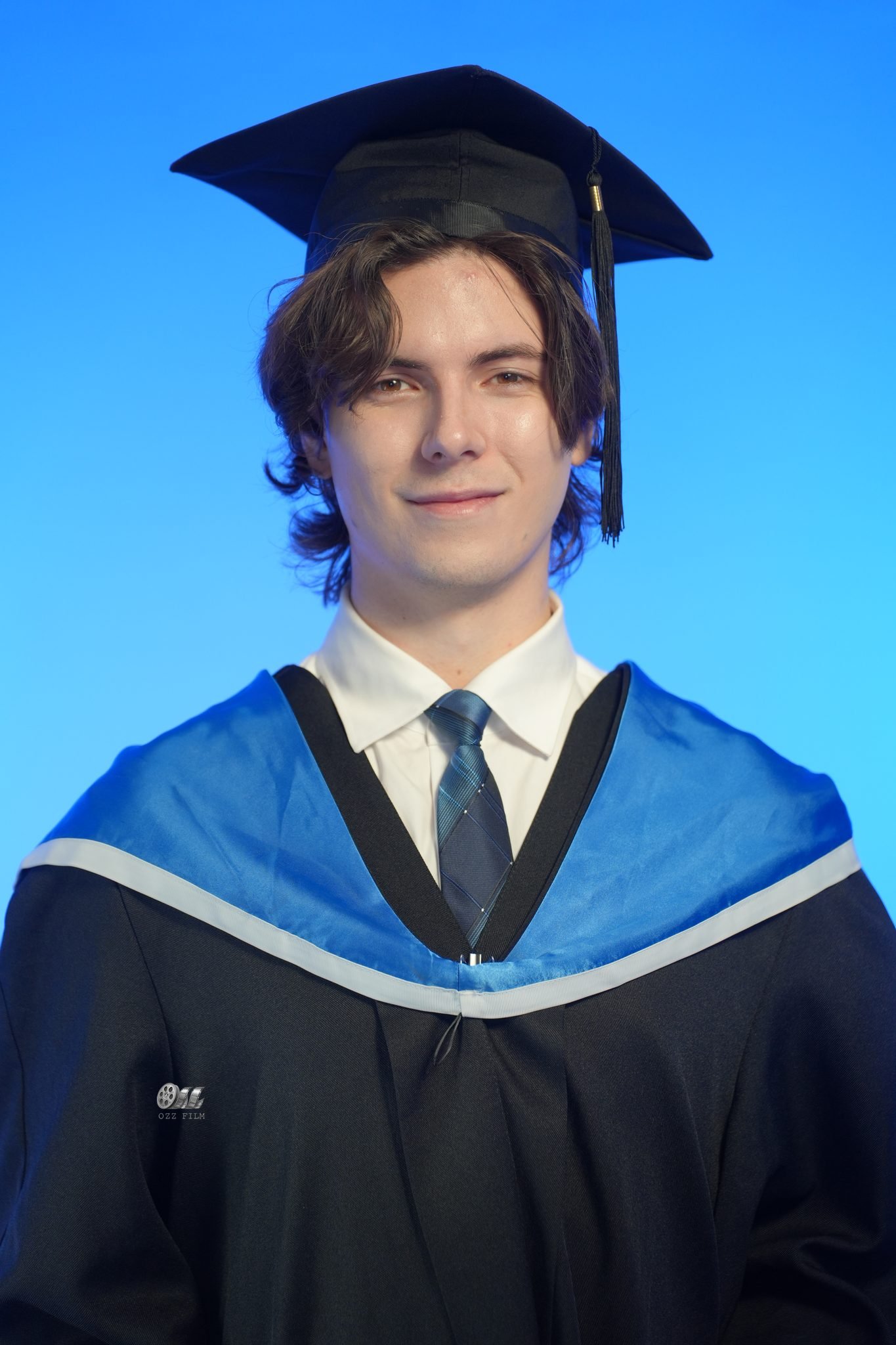 The University of Melbourne Bachelor’s Arts graduation gown and hood