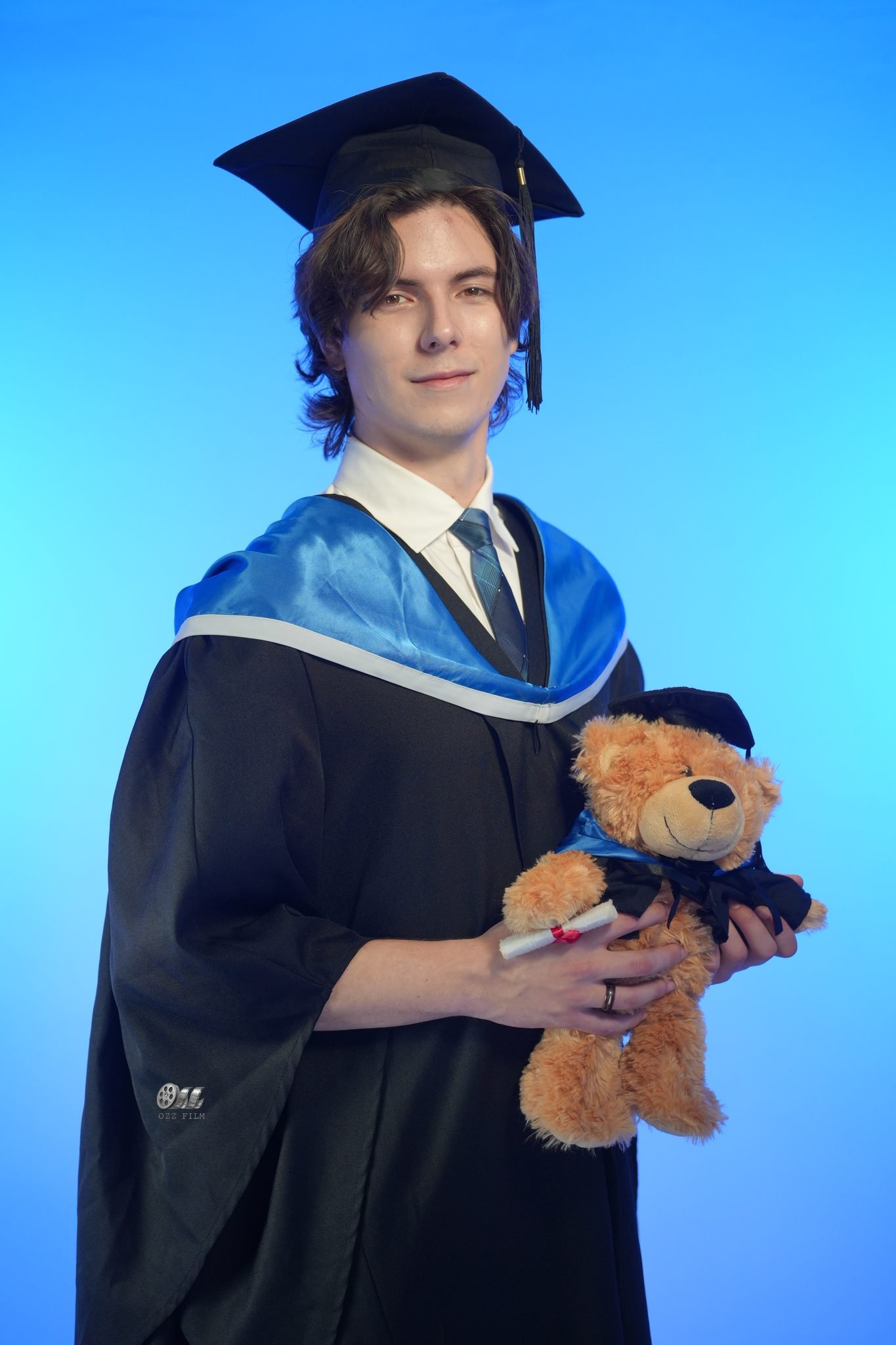 The University of Melbourne Bachelor’s Arts graduation gown and hood